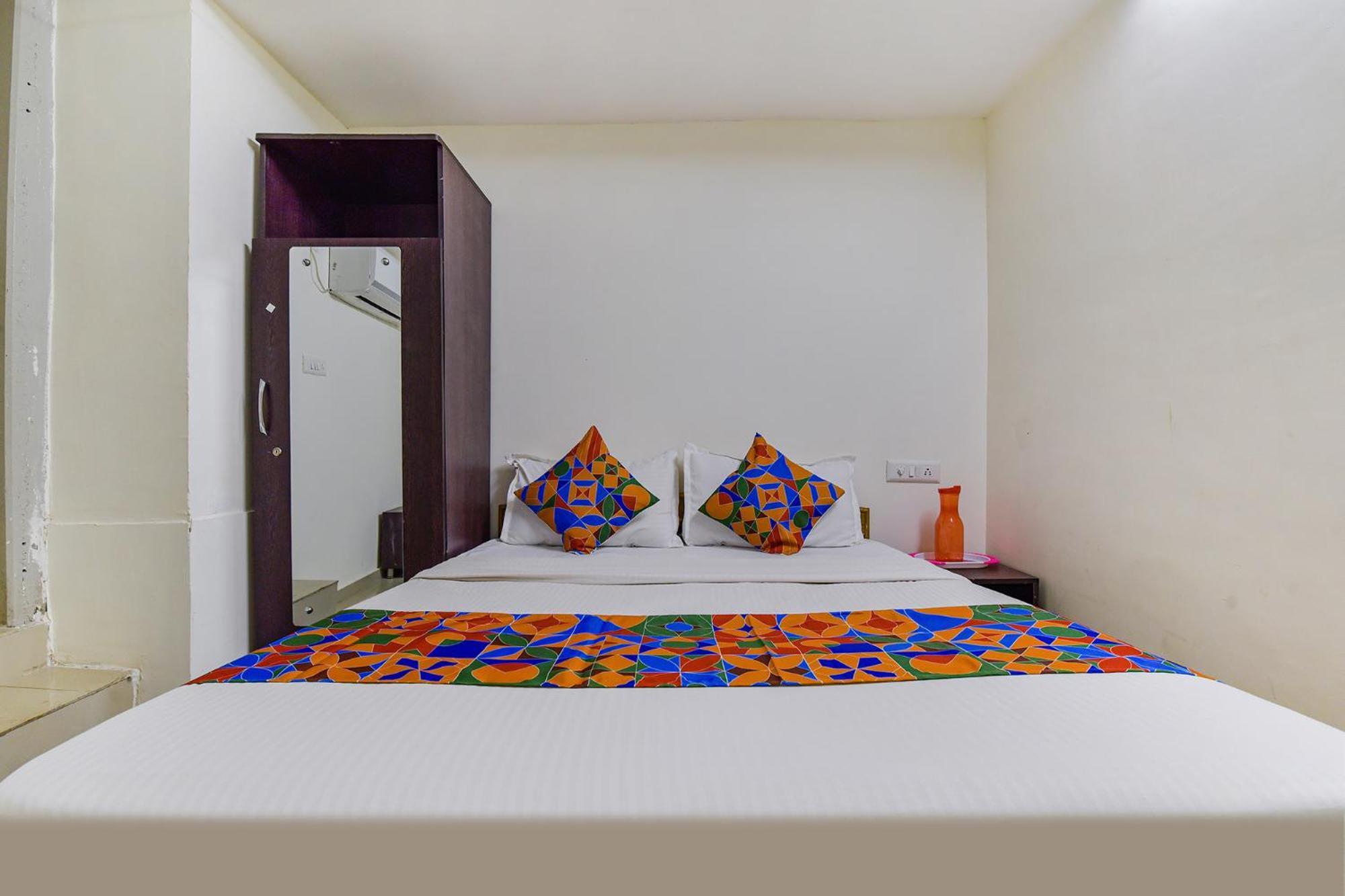 Hotel O Himalaya Inn Ahmedabad Exterior foto