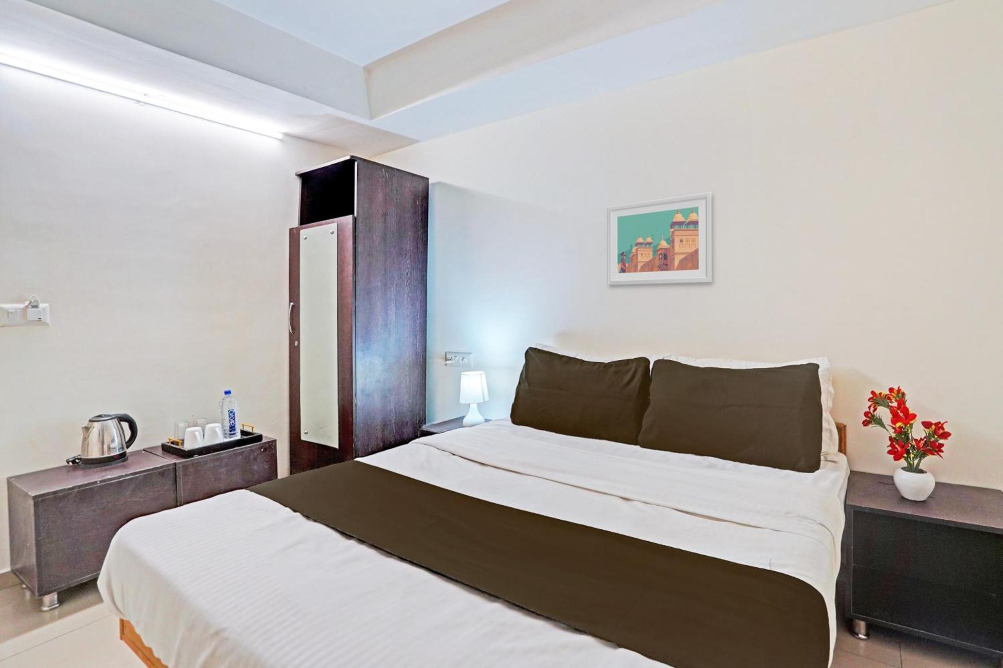 Hotel O Himalaya Inn Ahmedabad Exterior foto